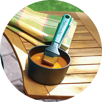Green silicone brush.