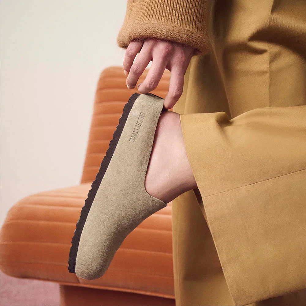 Minimalist slip-on shoe in cozy interior
