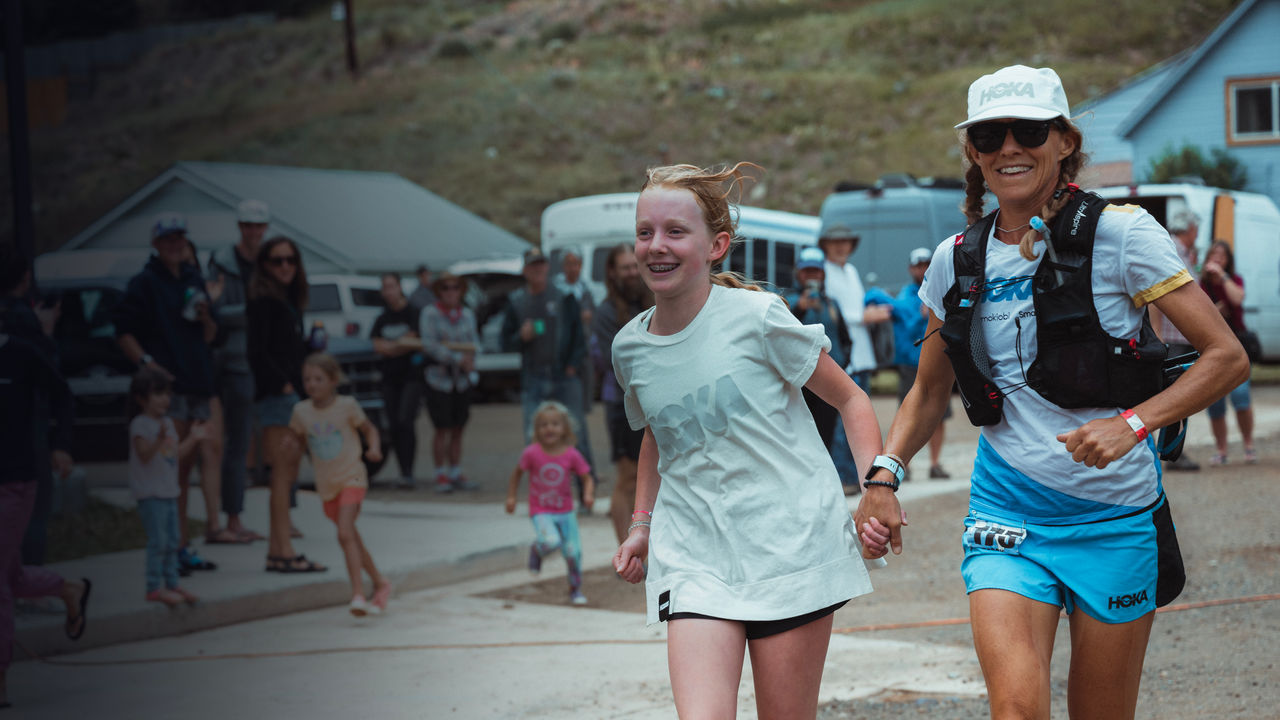  Darcy Piceu runs with a young girl