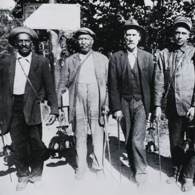 (L-R) Mutch Hunter, Bob Lively, Will Bransford and Matt Bransford in front of Mammoth Cave