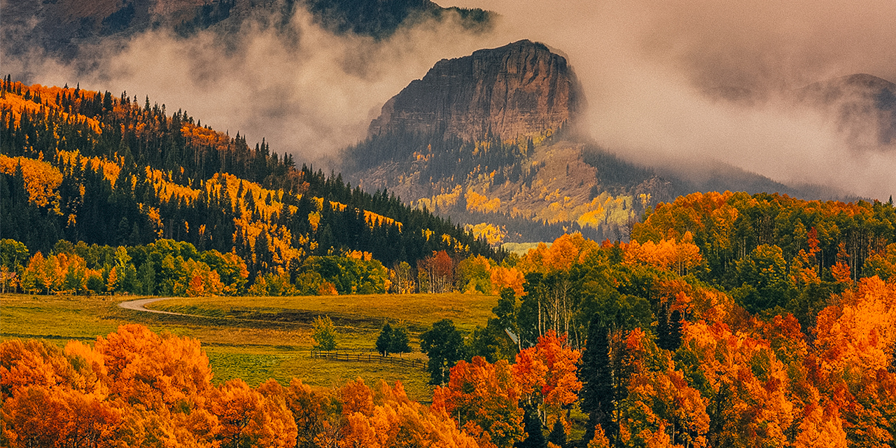 A fall view of Alpine Lakes Wilderness, Washington