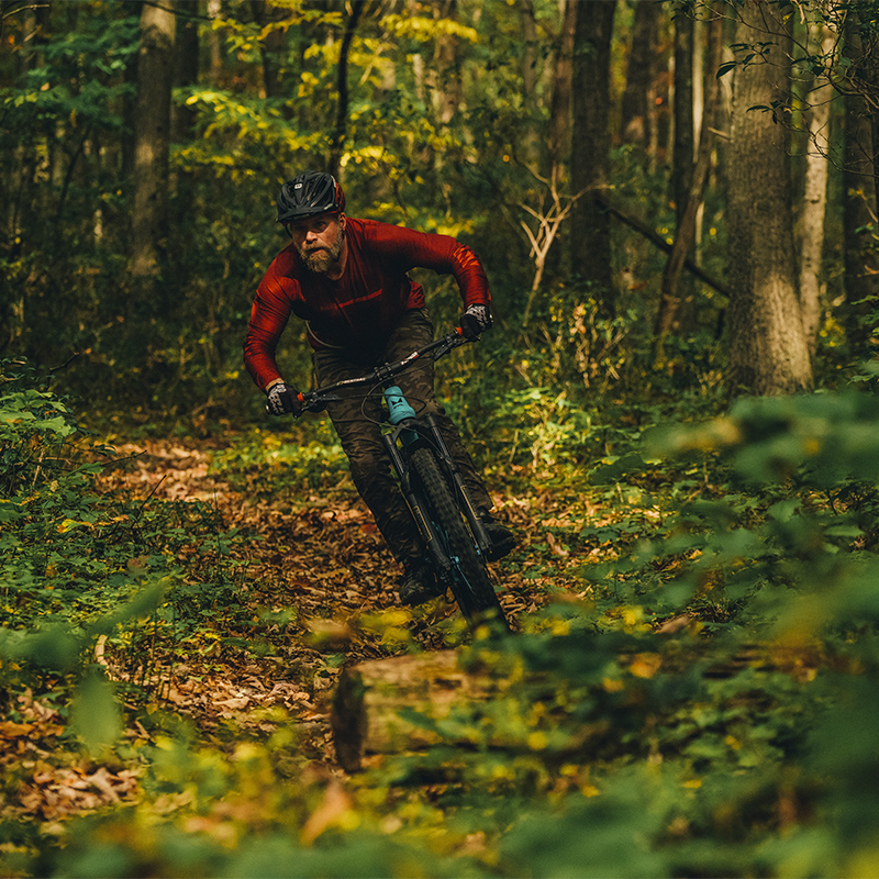 A man mountain biking a trail in Quebec Run 